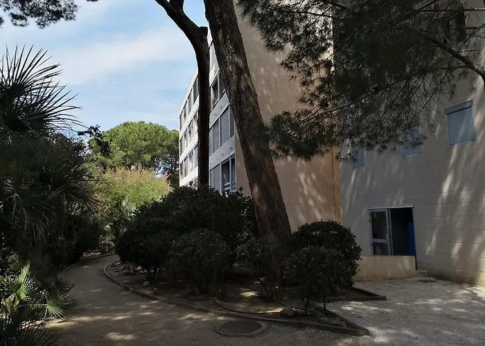 Calme A Giens , 2 Pas Du Port Et Des Plages *