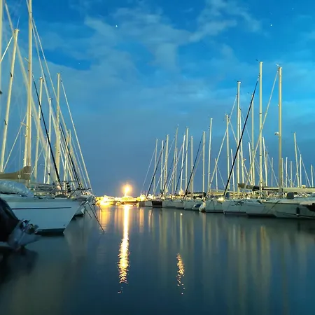 Lägenhet Calme A Giens , 2 Pas Du Port Et Des Plages *