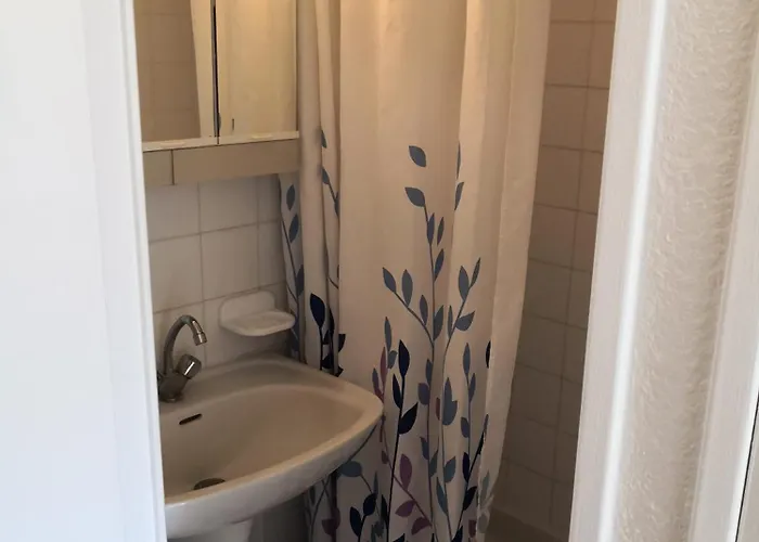 Apartment Calme A Giens , 2 Pas Du Port Et Des Plages