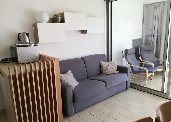 Calme A Giens , 2 Pas Du Port Et Des Plages Hyères