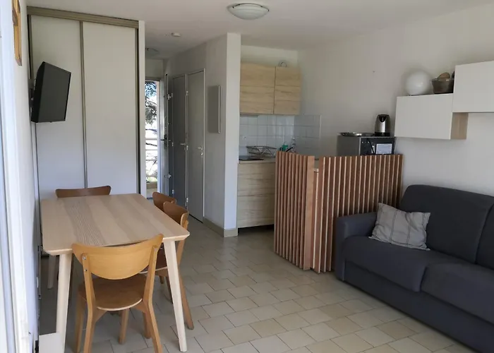 Calme A Giens , 2 Pas Du Port Et Des Plages * Hyères