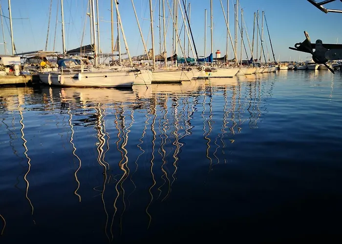 Apartment Calme A Giens , 2 Pas Du Port Et Des Plages